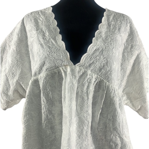 Anthropologie white floral stitched V neck flowy top, tie back, Medium,NWT - Picture 3 of 11